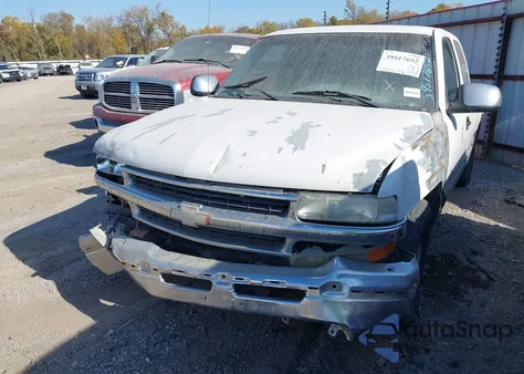 2000 Chevrolet Silverado 1500 Ls z USA, uszkodzony, nr VIN 2GCEC19TXY1239393